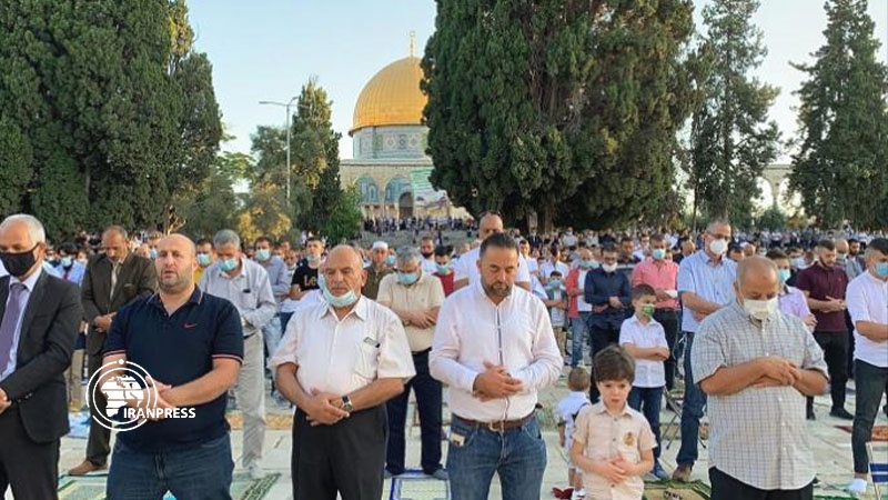 Iranpress: الفلسطينيون يؤدون صلاة عيد الأضحى بالمسجد الأقصى المبارك