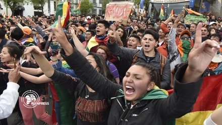 Thousands of Bolivians protest against the interim government