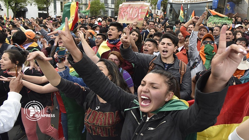 Iranpress: Thousands of Bolivians protest against the interim government