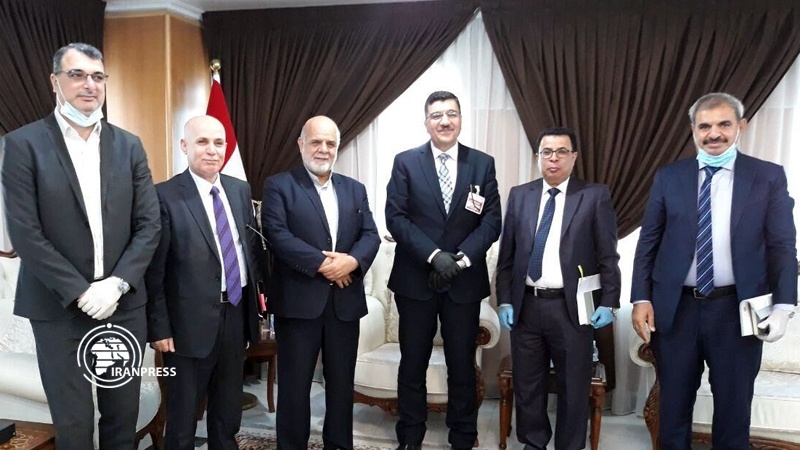 Iranpress: لقاء بين السفير الإيراني لدى بغداد ووزير المياه العراقي