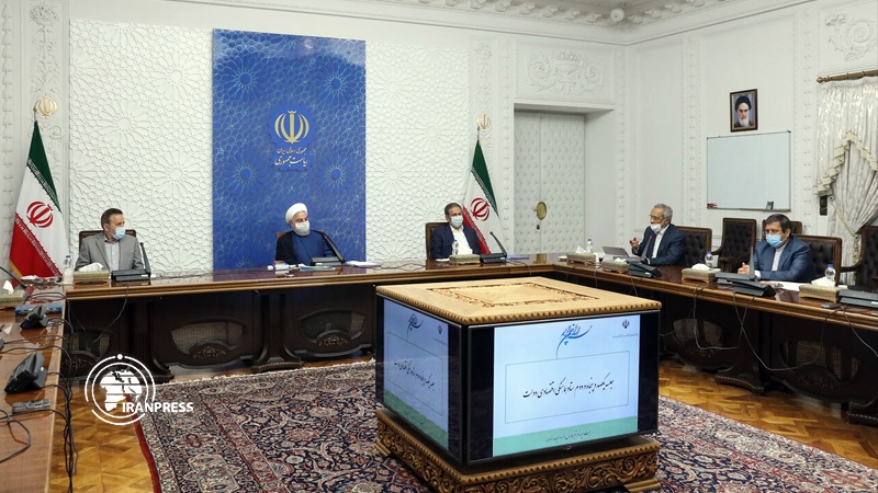 Iranpress: إدارة البلاد بالحد الأدنى من الاتكاء على النفط تبيّن قوة إيران في الحرب الاقتصادية