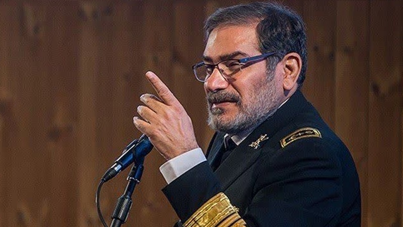 Iranpress: شمخاني: إيران ستتغلب على التحديات القائمة بالمقاومة النشطة والتضامن الوطني