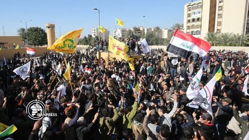 Iranpress: تظاهرة في بغداد تنديدا باساءة الإعلام السعودي للسيد السيستاني