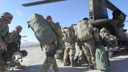 US troops leave a military base in Iraq