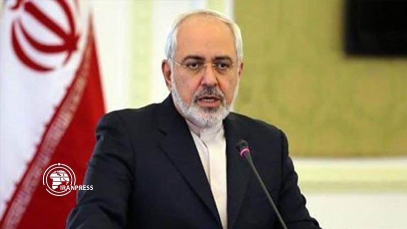 Iranpress: رد فعل ظريف على حادث طائرة “ماهان” الايرانية : يجب وضع حد لتصرفات أمريكا 