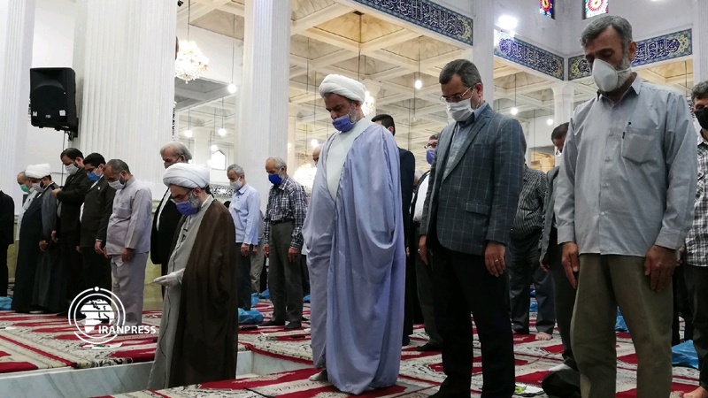 Iranpress: إقامة صلاة عيد الأضحى في شتى المدن الإيرانية 