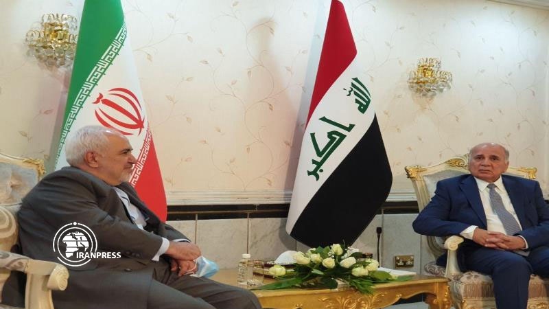 Iranpress: ظريف يلتقي نظيره العراقي