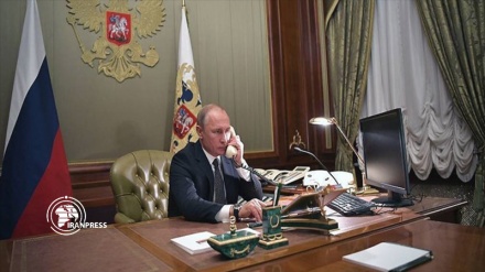 Russian and Ukrainian Presidents talk to reduce tensions