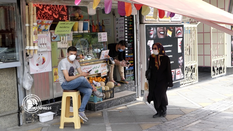 Iranians adhere to health protocols by wearing mask / Photo by Hadi Hirbodvash