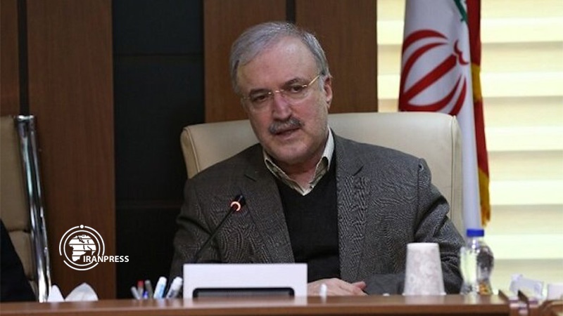Iranpress: وزير الصحة يعلن عن تقدم العلماء الإيرانيين في إنتاج لقاح كورونا
