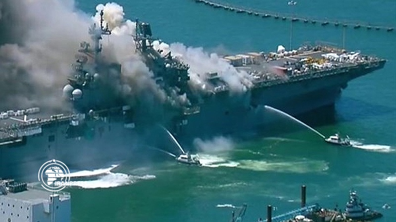 Iranpress: انفجار واشتعال النيران فى سفينة بونهوم ريتشارد الأمريكية