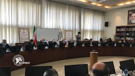 Zarif: Iran's Parliament and Ministry of Foreign affairs join to boost non-oil exports