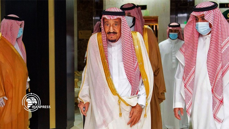 Iranpress: Saudi King Salman leaves hospital after gall bladder surgery 