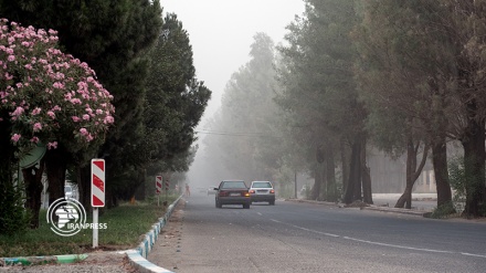 الغبار يحاصر مدينة زاهدان الإيرانية