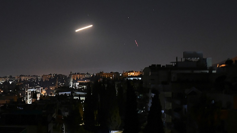 Iranpress: الدفاعات السورية تتصدى لطائرة مسيرة مجهولة بريف حماة