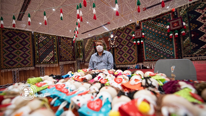 Iranpress: Export capabilities of Fars province in Shiraz exhibition