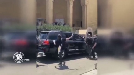 Dozens of angry Lebanese attack Saad Hariri car