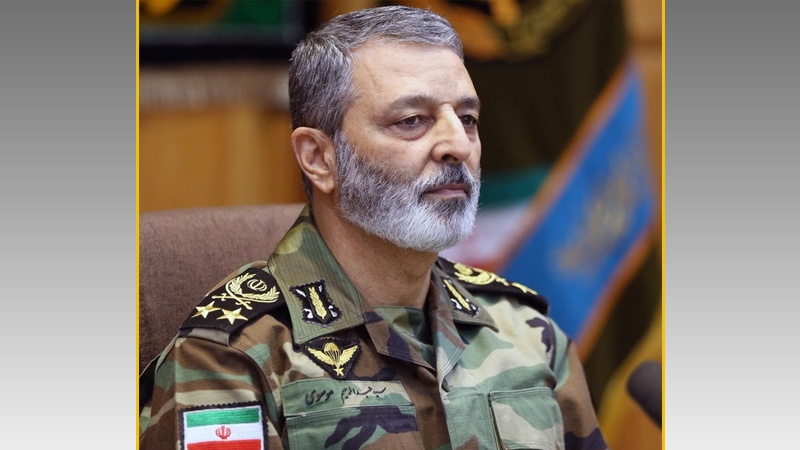 قائد الجيش: الدفاع الجوي الإيراني يتمتع بمكانة عالية في المنطقة