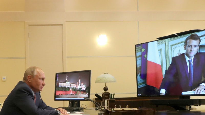 Putin, Macron confer on situation in Lebanon