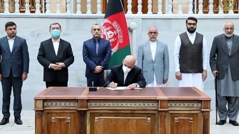 Iranpress: الرئيس الأفغاني يوافق على إطلاق سراح باقي عناصر طالبان المعتقلين