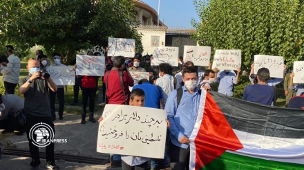 Iranian students gather to condemn Israel-UAE agreement