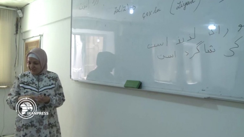 Iranpress: تعليم اللغة الفارسية في جمهورية أذربيجان عبر الإنترنت