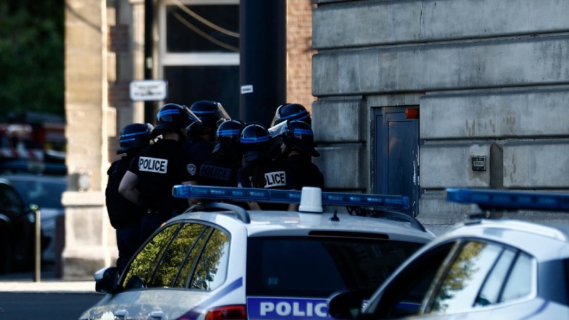 Iranpress: Armed man takes several people hostage at French bank
