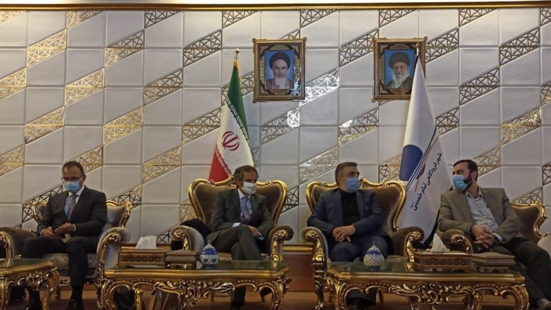 Iranpress: IAEA Director-General in Tehran