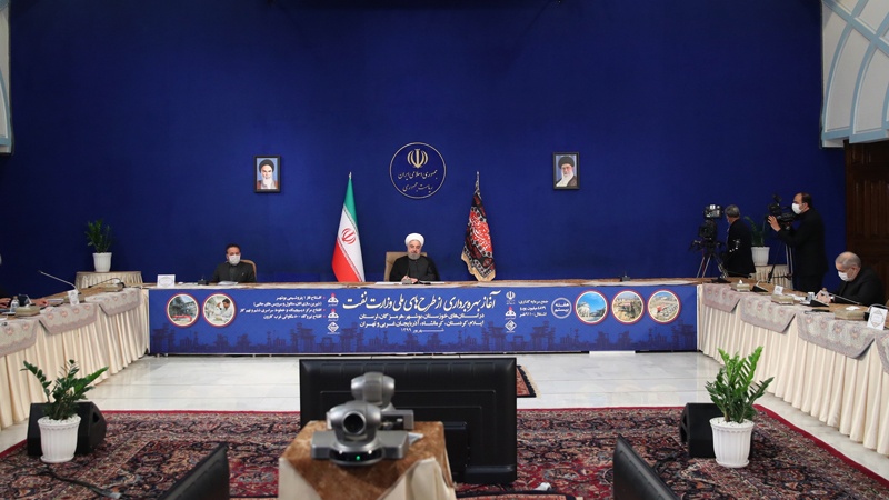 Iranpress: الرئيس روحاني: شبكة توصيل الغاز الإيرانية فريدة في العالم