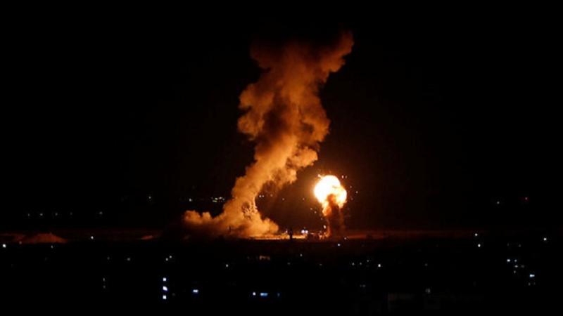 Iranpress: الاحتلال يشن غارات على مواقع متفرقة في قطاع غزة