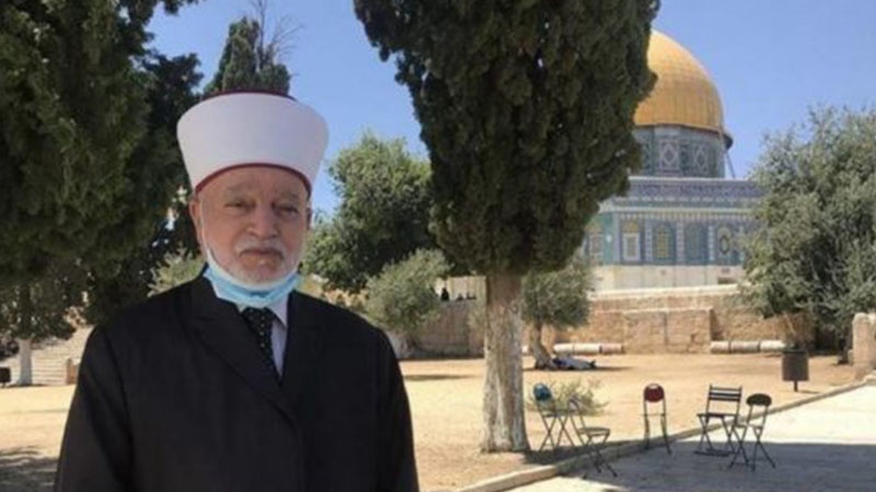 Iranpress: مفتي القدس: زيارة الأقصى والصلاة فيه من خلال التطبيع حرام
