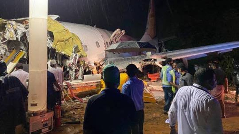 Iranpress: ارتفاع عدد ضحايا تحطم طائرة هندية إلى 20 قتيلا