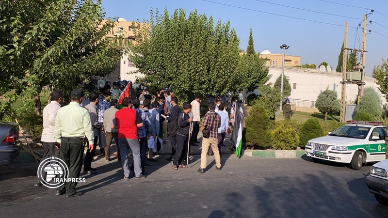 Iranpress: تجمع طلابي أمام سفارة الامارات بطهران + فيديو 