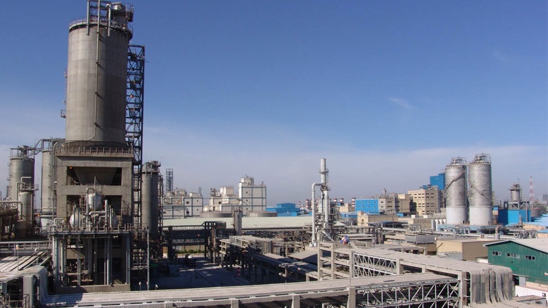 Iranpress: إنتاج أكثر من 100 ألف طن من المواد البتروكيماوية في شركة ‘تندغويان’