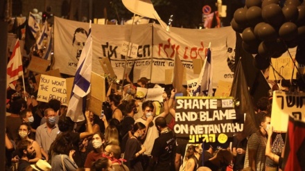 Thousands of protesters gather in front of Netanyahu's resident