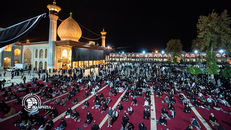 People of Shiraz mourn for Imam Hossein on Ashura eve