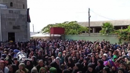 Azerbaijani women mourn in Ashura 