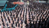 Imam Hussein mourners offer noon prayer of Ashura in Qom / Photo by Hadi Chereghani