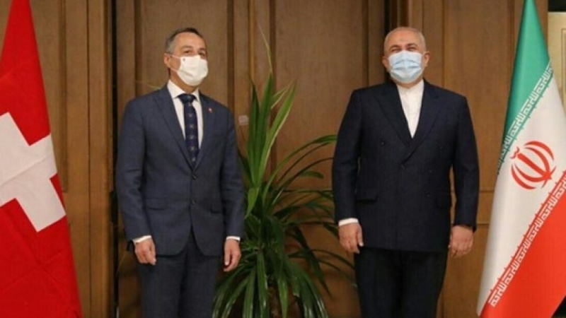 Iranpress: عقد الجولة الأولى من المحادثات بين ظريف ونظيره السويسري