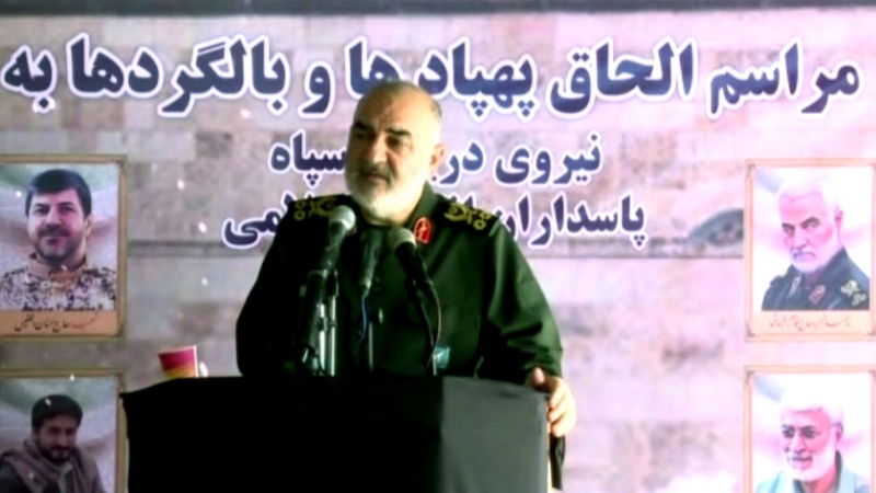 Iranpress: قائد الحرس: القوة البحرية الإيرانية هي قوة محمولة جوًا