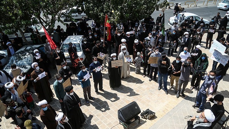 Iranpress: مظاهرات في مدن إيرانية ضد الإساءة للنبي الأكرم (ص) 