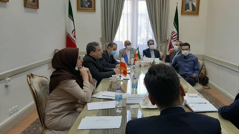 Iranpress: عقد الاجتماع السابع للجنة التعاون السياسي والاقتصادي بين إيران ونيوزيلندا