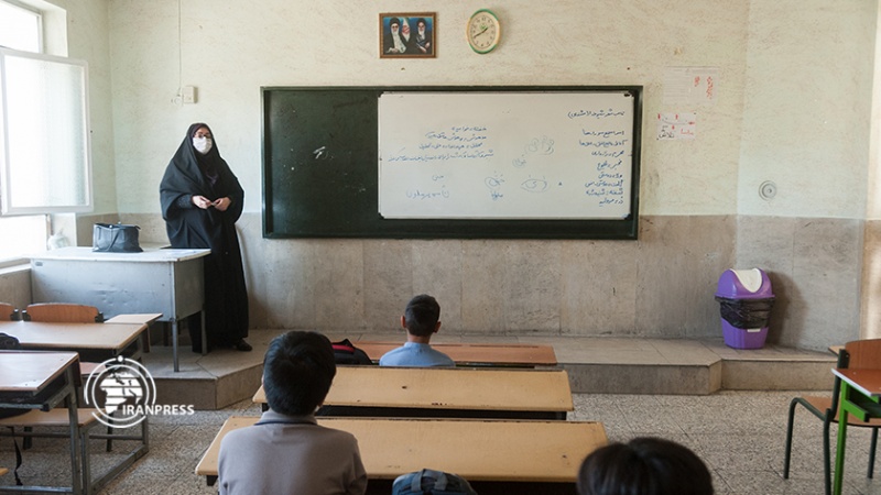 Iranpress: المدارس في محافظة سيستان بلوجستان تفتح أبوابها في ظل كورونا