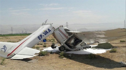 سقوط طائرة تدريب في محافظة قزوين وسط إيران وإصابة شخصین