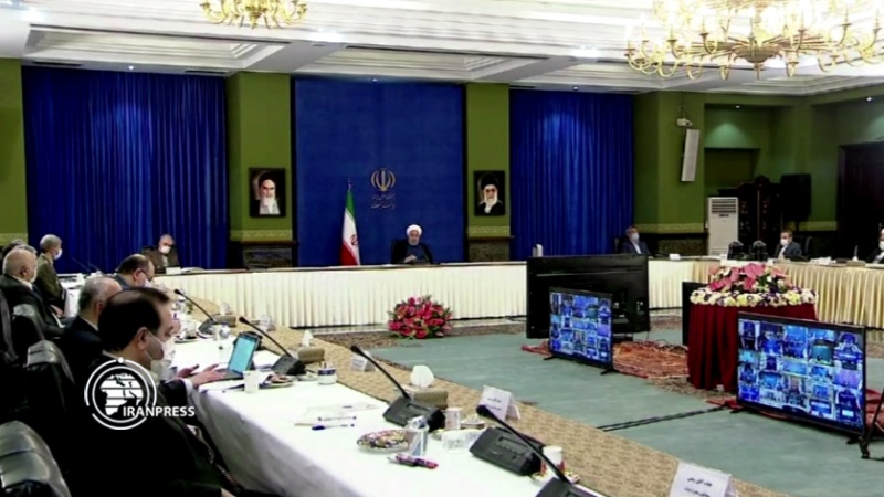 Iranpress: روحاني يؤكد ضرورة التزام المواطنين بالتعليمات الصحية في الخريف