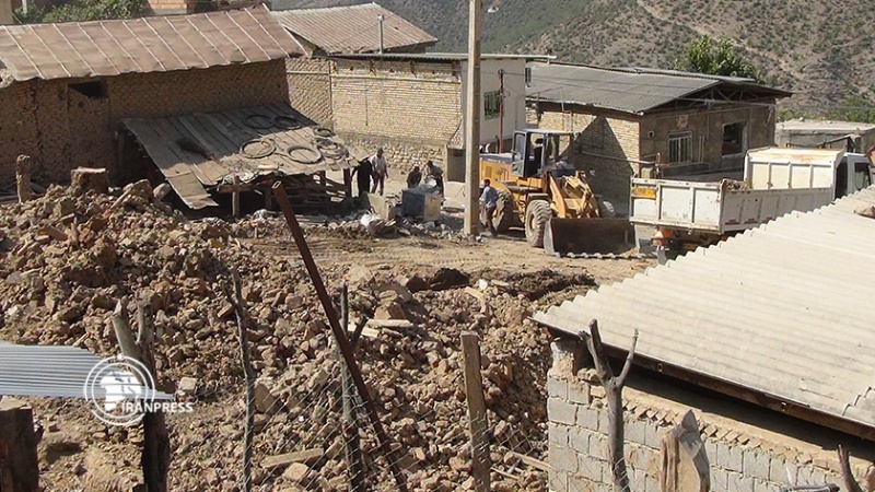 Iranpress: إعادة إعمار المنازل المدمرة في مدينة ‘راميان’ بعد زلزال عنيف