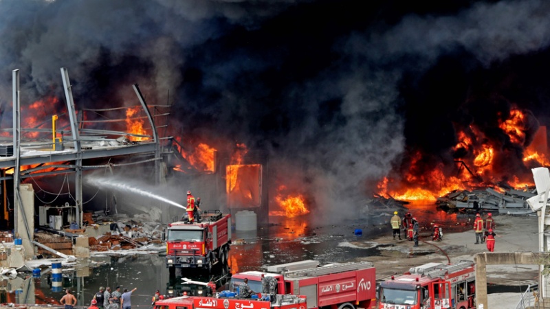 Iranpress: شاهد أحدث الفيديو والصور لحريق مرفأ بيروت