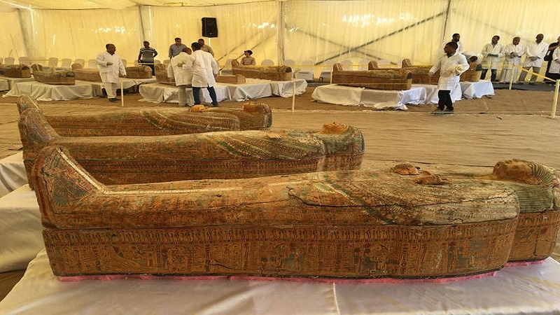 Iranpress: اكتشاف مقبرة أثرية عمرها 2500 عام في مصر 