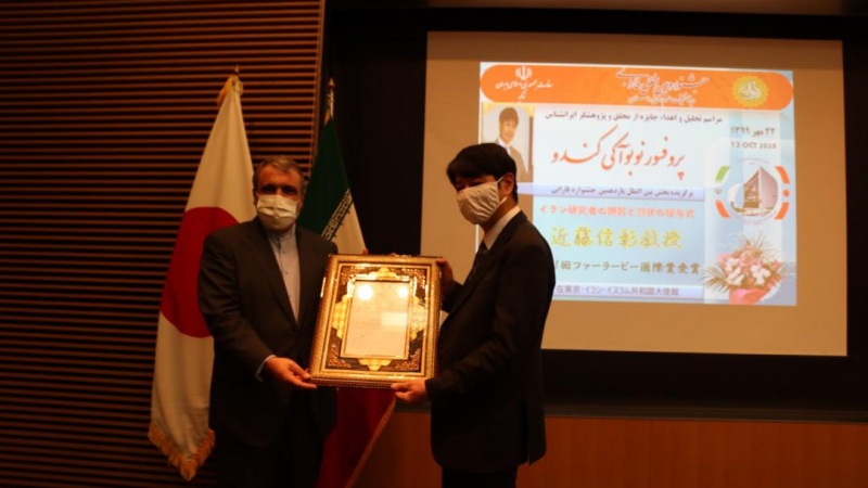  اهدای جایزه برگزیده جشنواره بین‌المللی فارابی به ایرانشناس ژاپنی