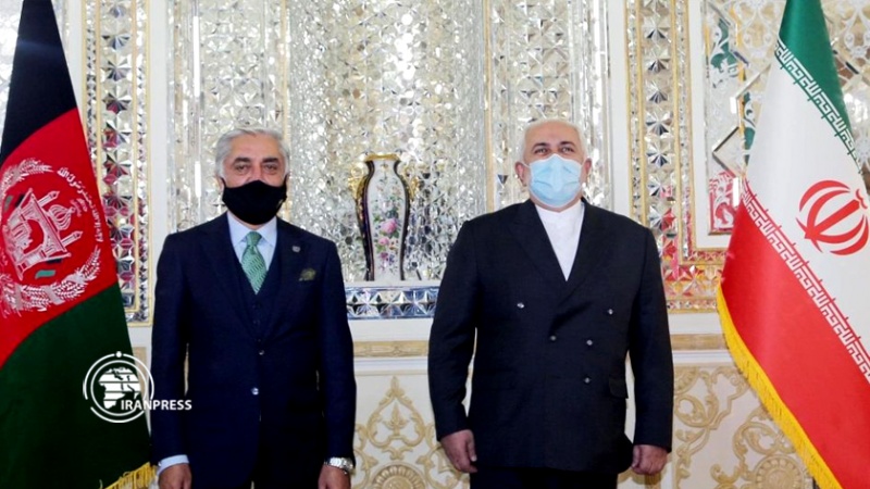 Iranpress: ظريف يؤکد دعم إيران لعملية السلام برعاية الأطراف الأفغانية